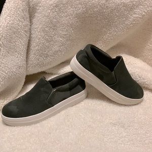 Steve Madden Zayna Camo Green Slip On Sneakers Womens Size 8
